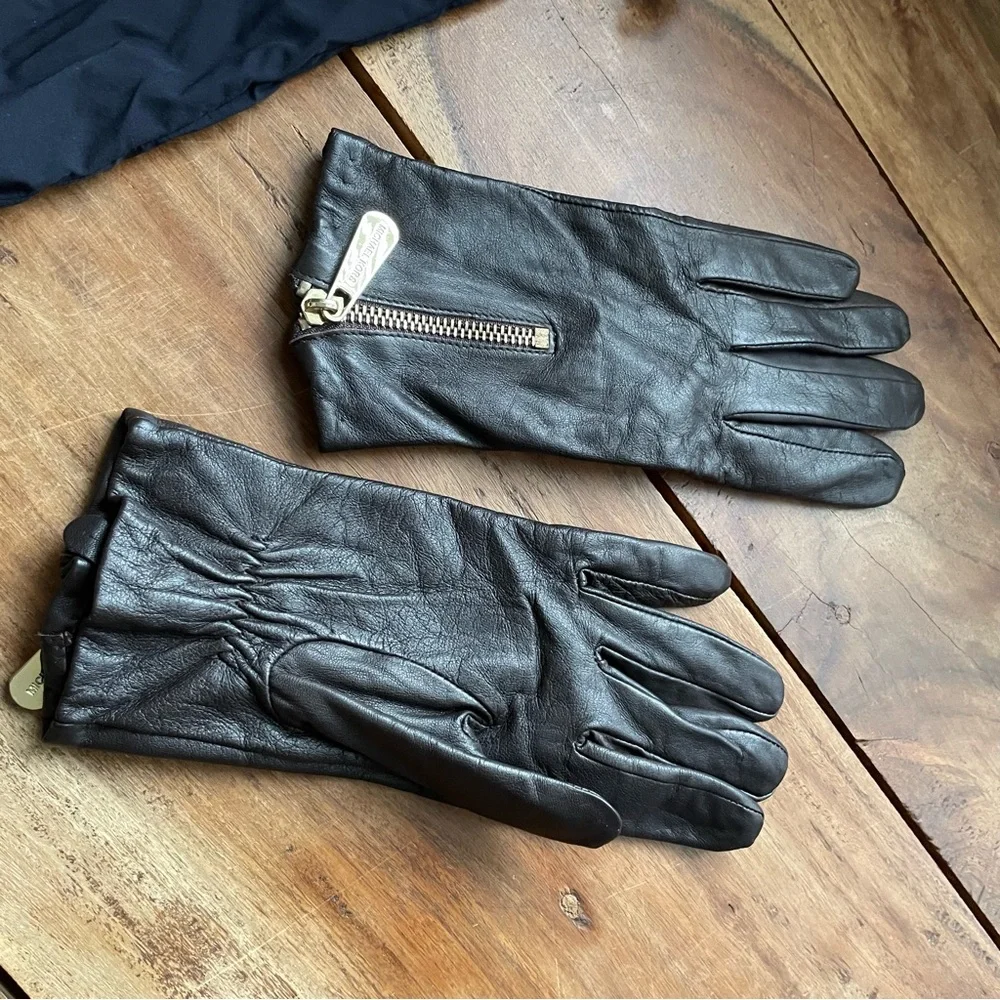 Michael Kors Black Leather Zip Wrist Gloves